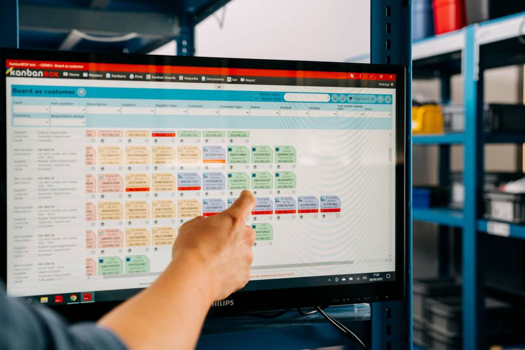 utilizzo del software kanbanbox, sistema di consegna e rifornimento di raccorderia inox, componenti per l'automazione e gestione dei fluidi per fornitura industriale