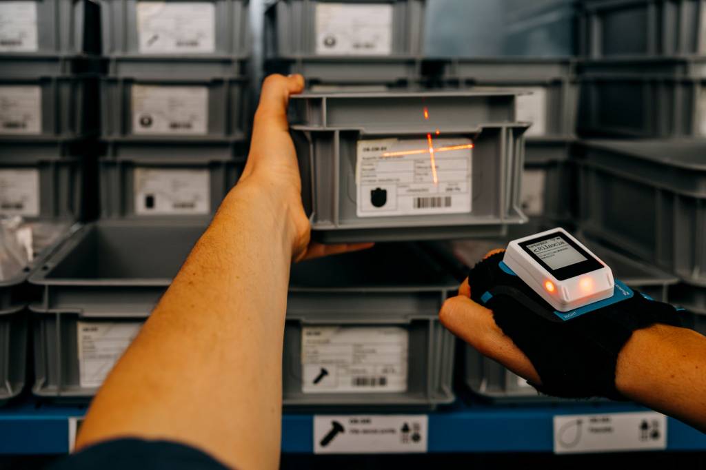 scannerizzazione delle etichette dei prodotti per kanbanbox, sistema di consegna e rifornimento di raccorderia inox, componenti per l'automazione e gestione dei fluidi per fornitura industriale